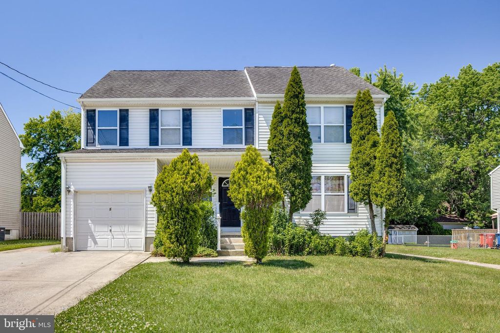 3 CHESTNUT AVE, Somerdale, NJ 08083