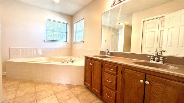 604 Aylesbury DR, Newport News, VA 23608