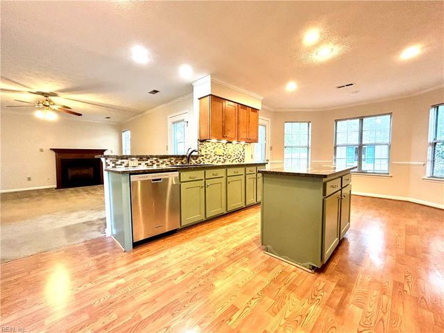 604 Aylesbury DR, Newport News, VA 23608