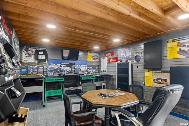 105 N HAWTHORNE Avenue, East Peoria, IL 61611