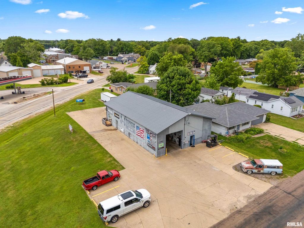 105 N HAWTHORNE Avenue, East Peoria, IL 61611