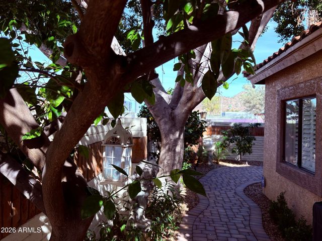1636 E Villa Theresa Drive, Phoenix, AZ 85022