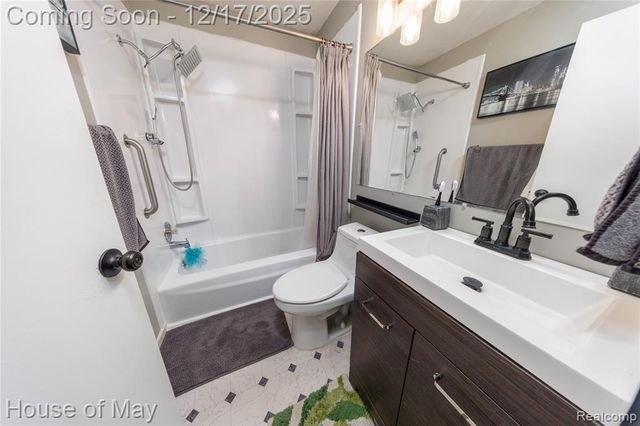 39412 Burns Drive, Sterling Heights, MI 48313