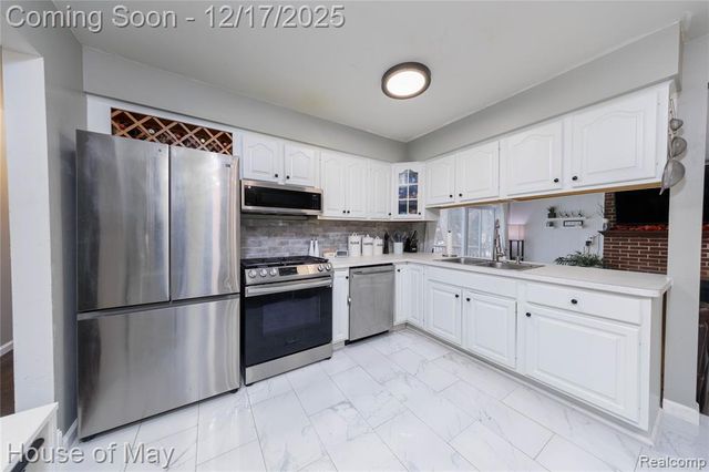 39412 Burns Drive, Sterling Heights, MI 48313