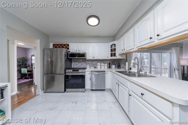 39412 Burns Drive, Sterling Heights, MI 48313