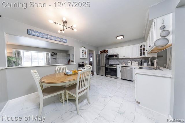 39412 Burns Drive, Sterling Heights, MI 48313