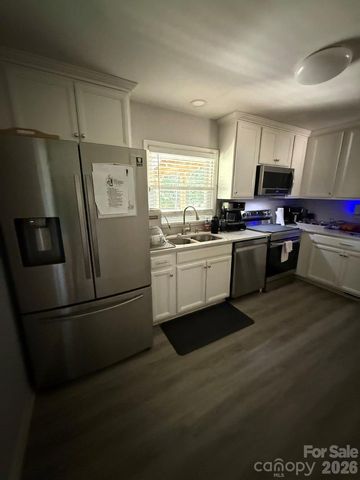 3432 Farrhill Road, Charlotte, NC 28214
