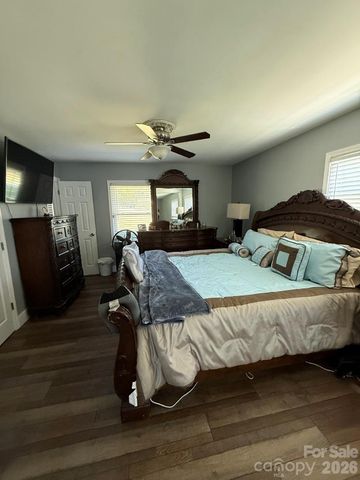 3432 Farrhill Road, Charlotte, NC 28214