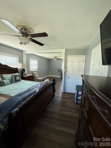 3432 Farrhill Road, Charlotte, NC 28214