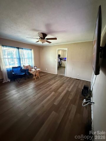 3432 Farrhill Road, Charlotte, NC 28214
