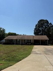 3432 Farrhill Road, Charlotte, NC 28214