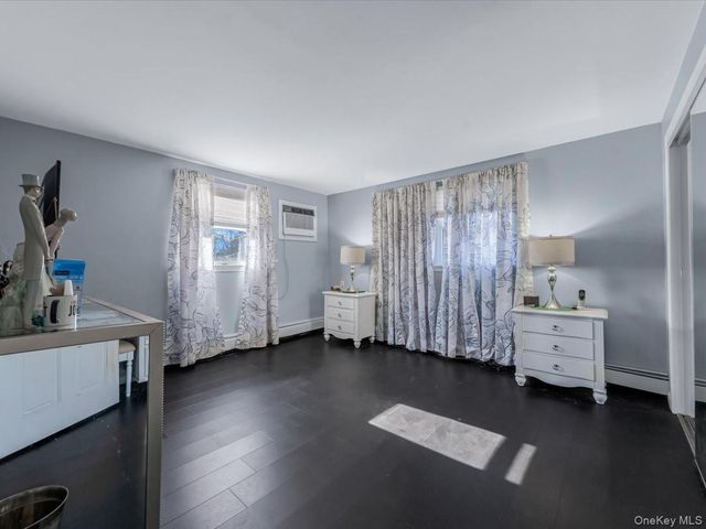 12 Cable Lane, Hicksville, NY 11801