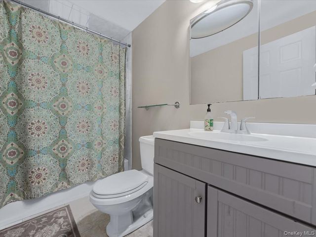 12 Cable Lane, Hicksville, NY 11801