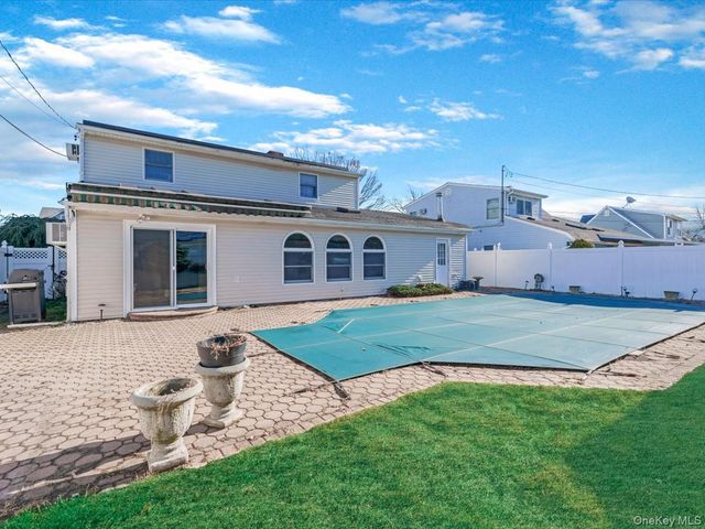 12 Cable Lane, Hicksville, NY 11801