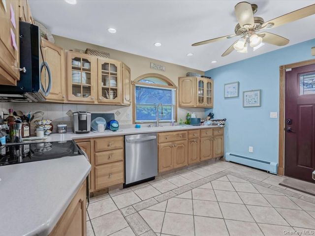 12 Cable Lane, Hicksville, NY 11801