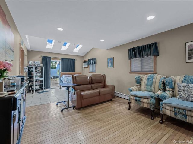 12 Cable Lane, Hicksville, NY 11801