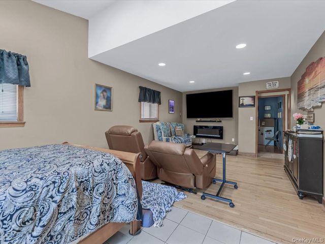 12 Cable Lane, Hicksville, NY 11801