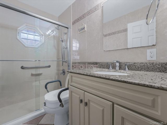 12 Cable Lane, Hicksville, NY 11801