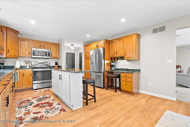 1003 Oneida Woods Trail, Grand Ledge, MI 48837