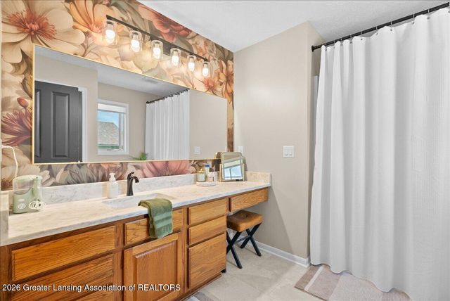 1003 Oneida Woods Trail, Grand Ledge, MI 48837