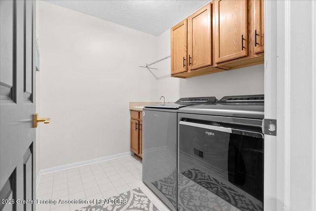 1003 Oneida Woods Trail, Grand Ledge, MI 48837