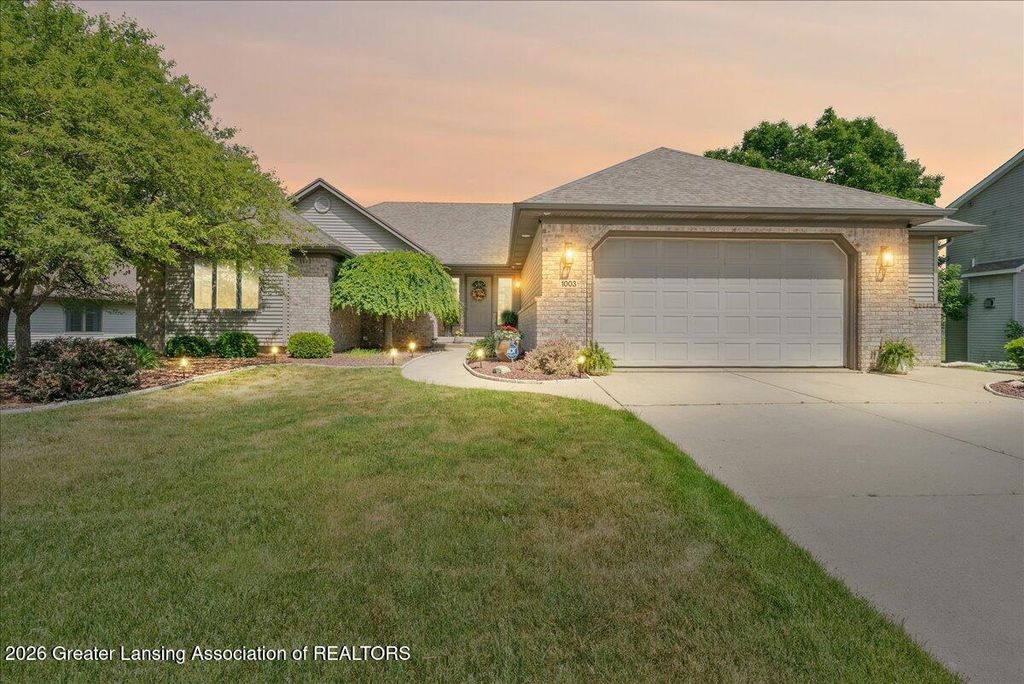 1003 Oneida Woods Trail, Grand Ledge, MI 48837