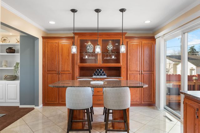 1685 Arlington Avenue E, Saint Paul, MN 55106