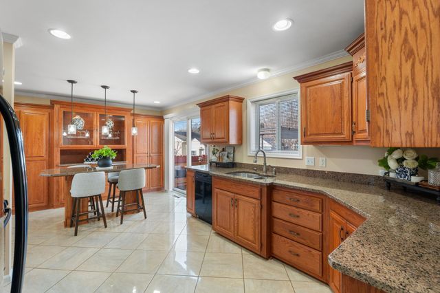 1685 Arlington Avenue E, Saint Paul, MN 55106