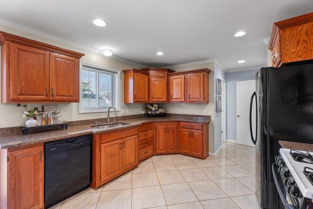 1685 Arlington Avenue E, Saint Paul, MN 55106