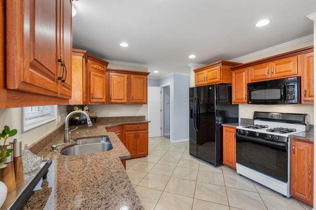 1685 Arlington Avenue E, Saint Paul, MN 55106