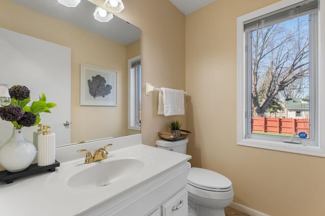 1685 Arlington Avenue E, Saint Paul, MN 55106