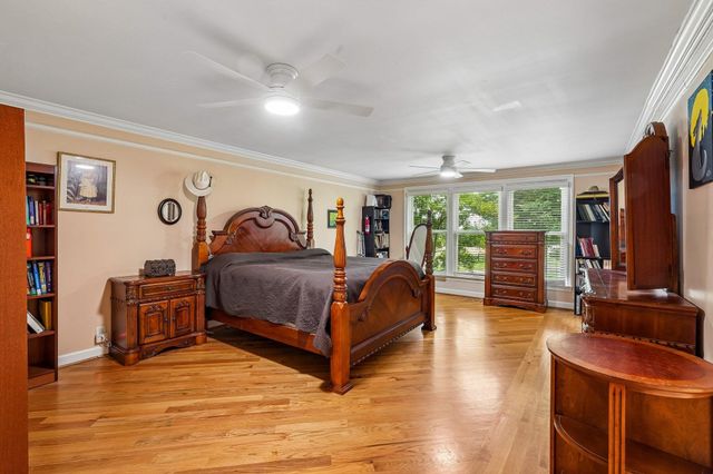 2351 Long Hollow PIKE, Hendersonville, TN 37075