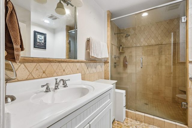 2351 Long Hollow PIKE, Hendersonville, TN 37075