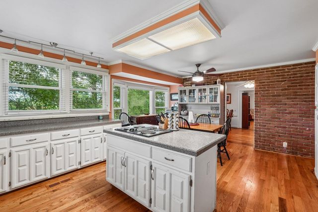 2351 Long Hollow PIKE, Hendersonville, TN 37075