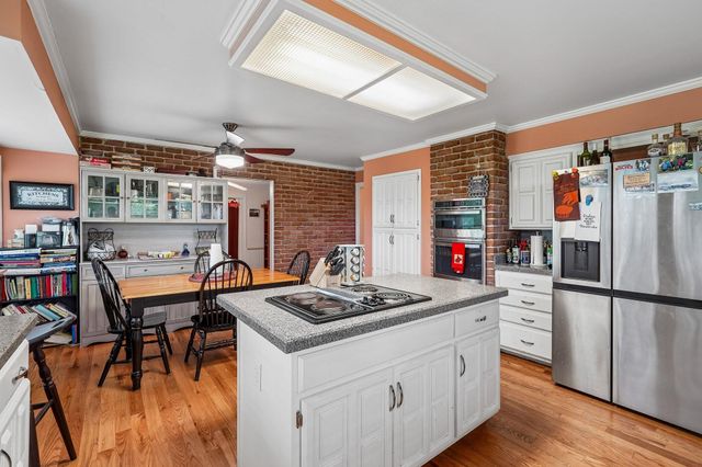 2351 Long Hollow PIKE, Hendersonville, TN 37075