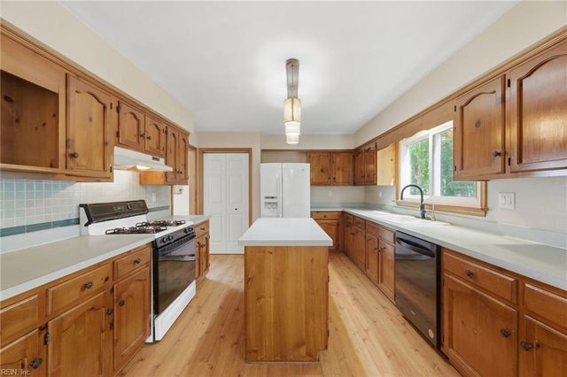 100 Blacksmith ARCH, Yorktown, VA 23693