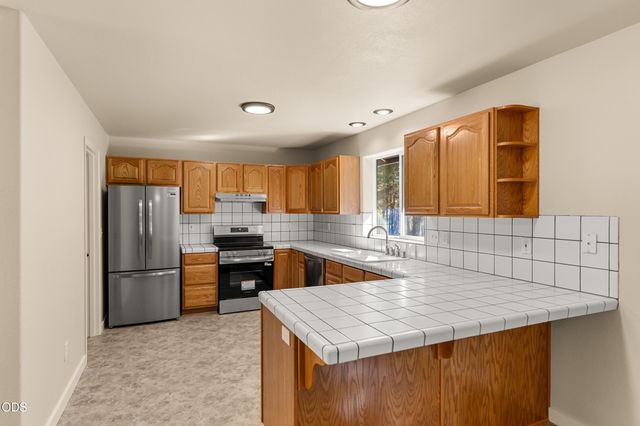 420 Sallsten Road, Grants Pass, OR 97527