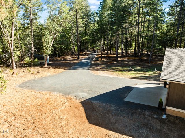 420 Sallsten Road, Grants Pass, OR 97527