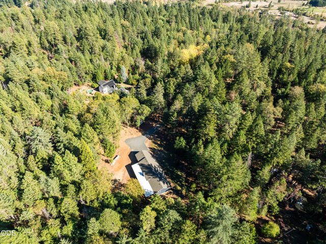 420 Sallsten Road, Grants Pass, OR 97527