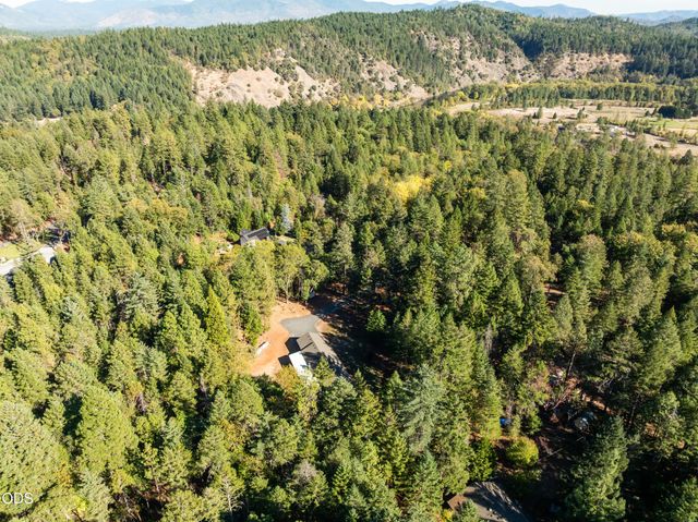 420 Sallsten Road, Grants Pass, OR 97527