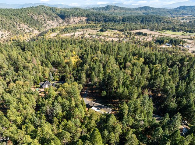 420 Sallsten Road, Grants Pass, OR 97527