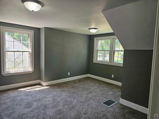 1140 SW Collins AVE, Topeka, KS 66604