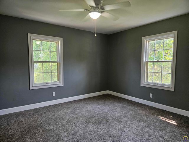 1140 SW Collins AVE, Topeka, KS 66604