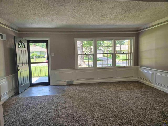 1140 SW Collins AVE, Topeka, KS 66604