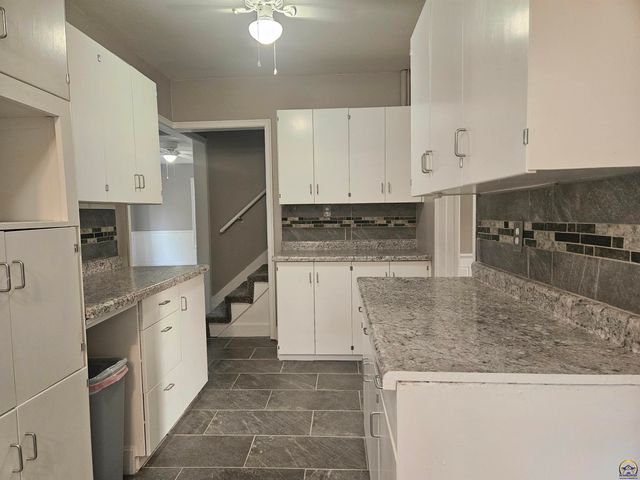 1140 SW Collins AVE, Topeka, KS 66604