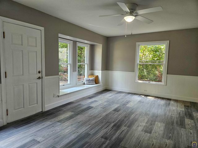 1140 SW Collins AVE, Topeka, KS 66604