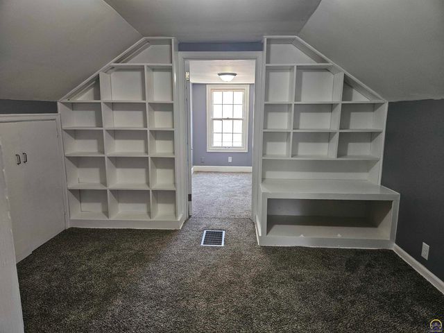 1140 SW Collins AVE, Topeka, KS 66604