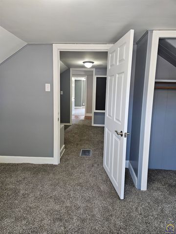 1140 SW Collins AVE, Topeka, KS 66604