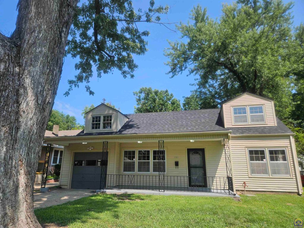 1140 SW Collins AVE, Topeka, KS 66604