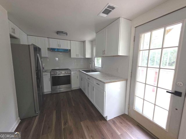 15 Dixie Drive, Stockbridge, GA 30281